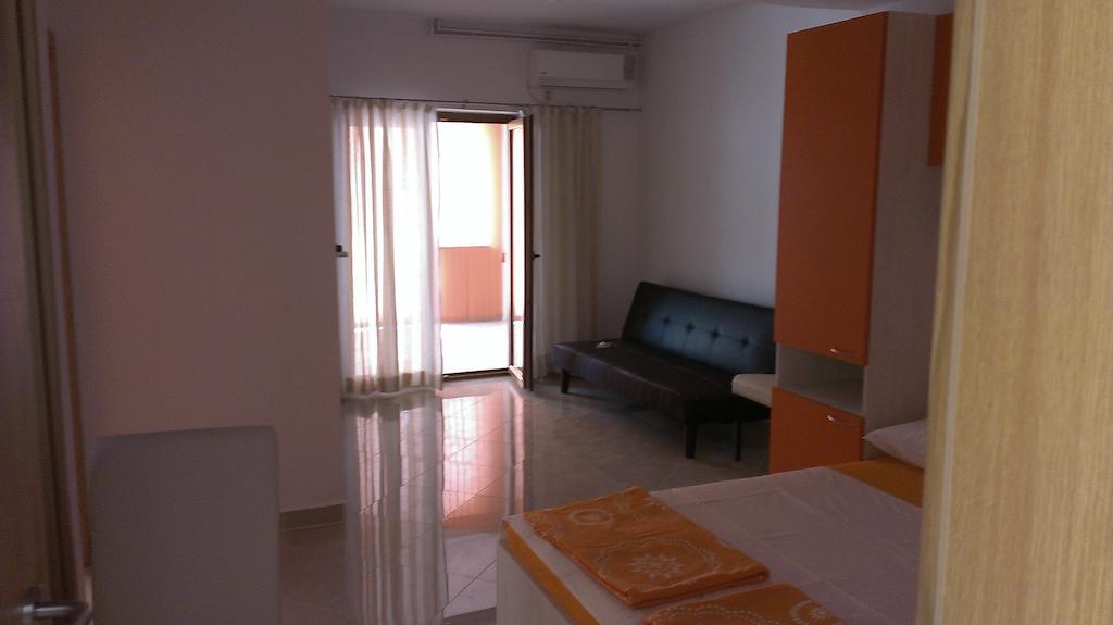 Apartments Hana Starigrad Paklenica Chambre photo
